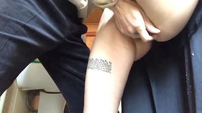 Squirt a cikin gidan wanka na makaranta, ainihin inzali mai kumfa - malamina ya yi iyakar ƙoƙarinsa